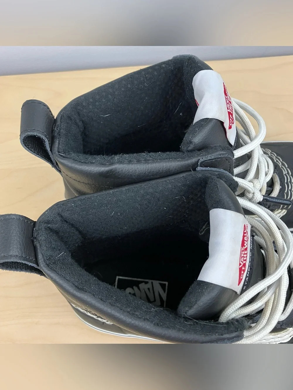 Vans Men’s Size 9.5 Standard Mid Snow MTE Black & White Waterproof Sneaker Boots